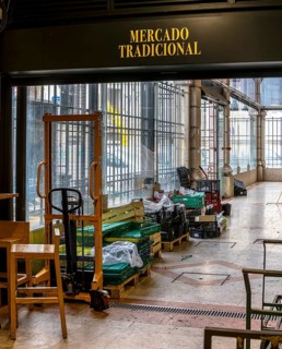 The Mercadeo da Ribeira, also known as TimeOut Market, is the best address for Portuguese