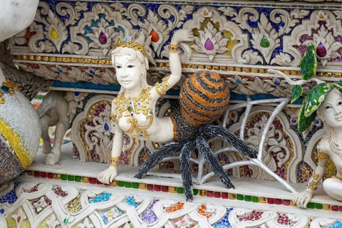 Decorative elements with pop culture references (for example comics, superheroes) in the stucco and