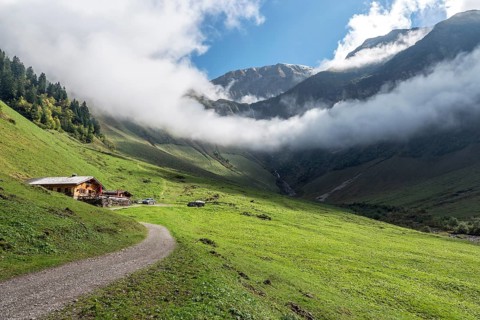 Dietersbachtal valley closure, left Alpe Dietersbach, Nebelschwanden hanging in the valley,