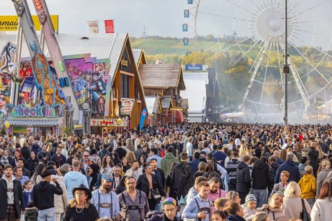 The 178th Cannstatter Volksfest on the Wasen attracted 4.2 million visitors. The Wasenrummel is one