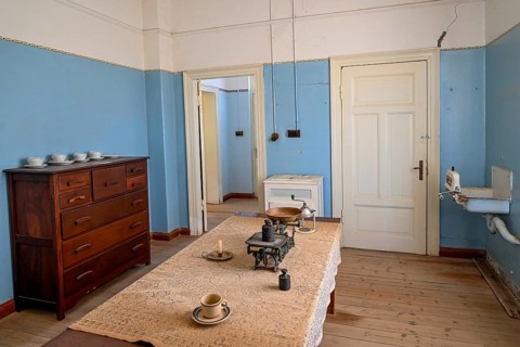 Former residential house, interior, Kolmanskop, restricted diamond area, near Lüderitz, Karas