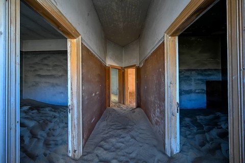 Sand mountains in a former dwelling house, interior photograph, Kolmanskop, restricted diamond