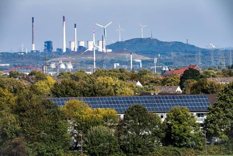 View over the western Ruhr area, from Essen-Haarzopf, housing estate with large photovoltaic