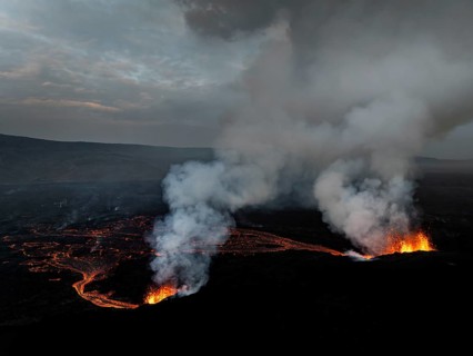Lava, volcanic eruption, volcano, ash cloud, aerial view, Sundhnúkur crater chain, July 2025,