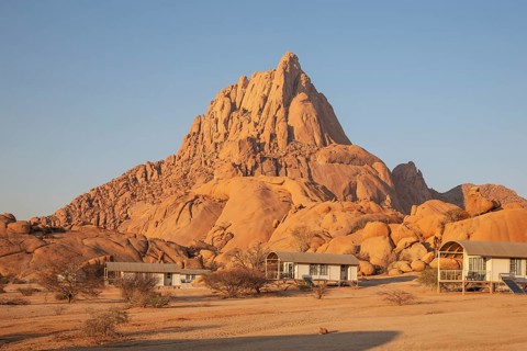 The isolated Spitzkoppe mountain (1728 m) provides a dramatic backdrop for the chalets of the