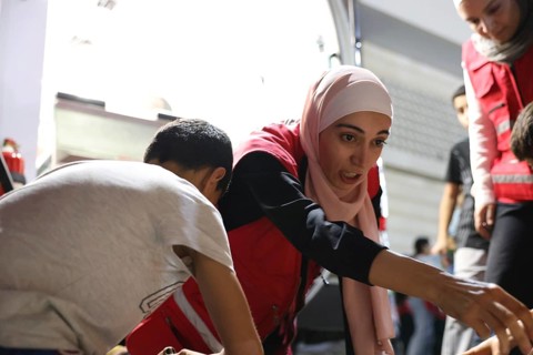 Syrian Arab Red Crescent volunteers conduct first aid training for children during the Damascus