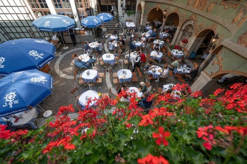 Beer garden in the inner courtyard of Augustiner Bräu, Munich, Bavaria, Germany