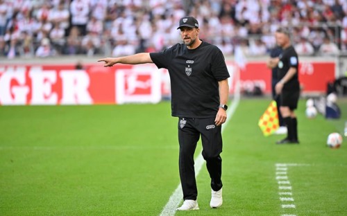 Coach Sebastian Hoeneß VfB Stuttgart on the sidelines Gesture Gesture Bundesliga, MHPArena, MHP