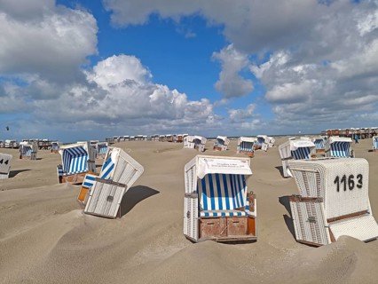 Sand drifts on the North Sea beach, blue sky, white clouds, summer, sun, sand, beach chairs, on the