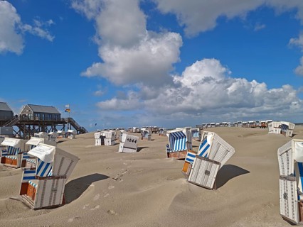 Sand drifts on the North Sea beach, blue sky, white clouds, summer, sun, sand, pile dwelling,