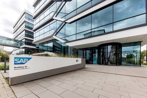 SAP new office building WDF 49. 700 workstations are available in the new office building. Logo and