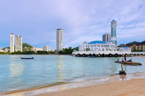 Penang Floating Mosque or Tanjong Bungah Floating Mosque, George Town, Penang, Malaisia