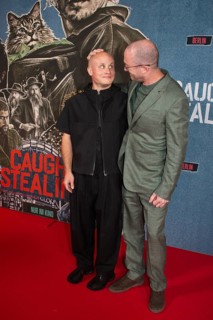 Actor Nikita Andreyevich Kukushkin, director and producer Darren Aronofsky, CAUGHT STEALING (in