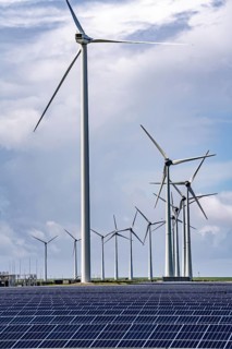 Vopak Solarpark Eemshaven, 19 hectares of solar modules with a capacity of 25 megawatts, around the