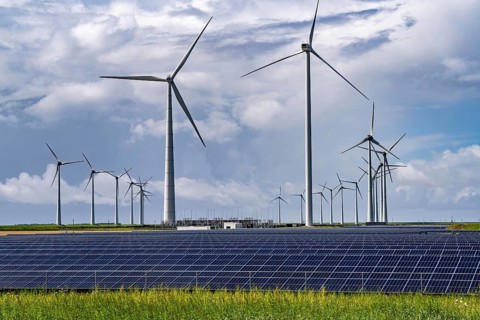 Vopak Solarpark Eemshaven, 19 hectares of solar modules with a capacity of 25 megawatts, around the