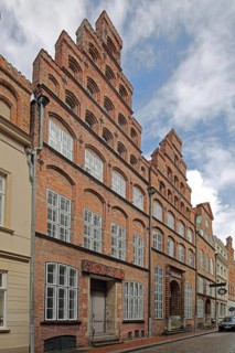 Historic Schabbelhaus built in the 18th century with stepped gable, brick building, Mengstraße, Old