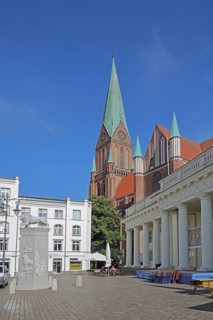 UNESCO Cathedral of St Mary and St John and Lion Monument, Lion statue, New Building, Columned
