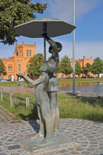 Sculpture Schirmkinder by Stephan Horota 1980, modern art, bronze sculpture, two children under an