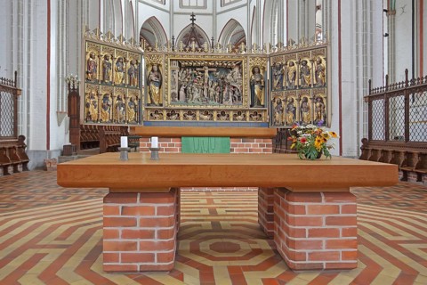 Gothic Loste retable in the UNESCO Cathedral of St Mary and St John, interior, winged altar, altar