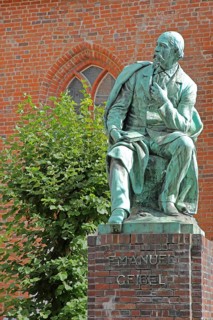 Monument to the writer and poet Emanuel Geibel by Hermann Volz 1889, seated, inscription, bronze