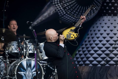 Jimmy Chamberlin (drummer) and Billy Corgan (singer) from The Smashing Pumpkins live on The Aghori