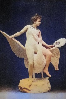 Female nude from around 1899, erotic postcard, Playgirl, A woman sits with a fan on a swan, in