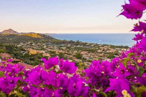From the hilly hinterland you have an unobstructed view over the Costa Rei, a south-eastern coastal