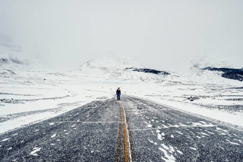 Winter road trip on the Icefields Parkway with lots of snow and ice, Banff National Park, Jasper