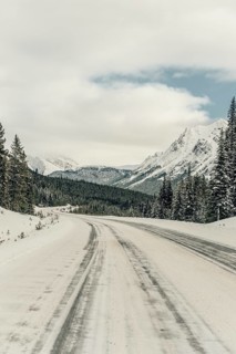 Winter road trip on the Icefields Parkway with lots of snow and ice, Banff National Park, Jasper