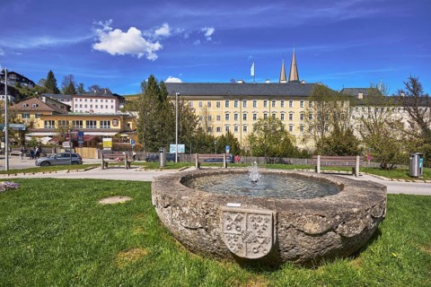 Royal Castle Berchtesgaden, Fischerbrunnen, master stonemason August Wolf, fountain, fountain made