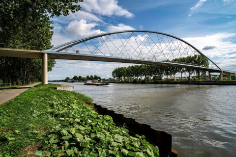 The Liniebrug, bicycle and pedestrian bridge over the Amsterdam-Rhine Canal near the village of