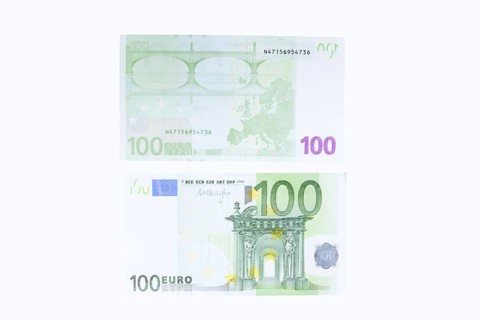 100 euro banknotes, 100 Euro, on white background