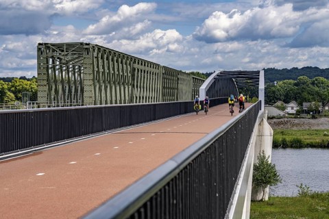 De Massover cycle path bridge, over the Meuse south of Nijmegen, near Cuijk, part of the