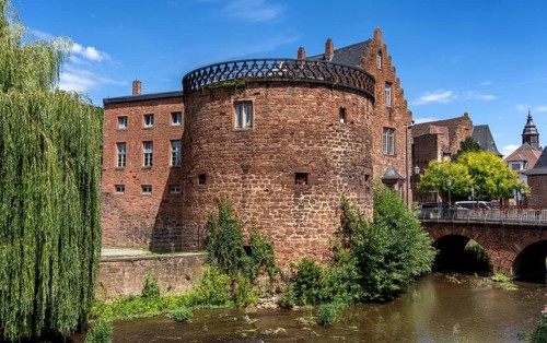 The old town centre with the town wall and the Seemenbach stream, Büdingen, Hesse, Germany
