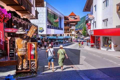 Dorfstrasse with Penkenbahn valley station, Mayrhofen, Zillertal, Zillertal Alps, Tyrol, Austria