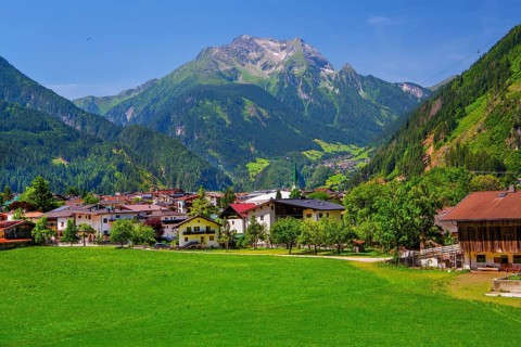 View of the village with the Grinbergspitzen 2884m, Mayrhofen, Zillertal, Zillertal Alps, Tyrol,