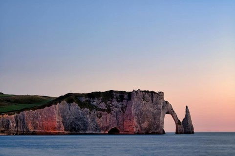 Rock arch Falaise or Porte d'Aval and rock needle Aiguille, illuminated, illuminated, Étretat, sea,