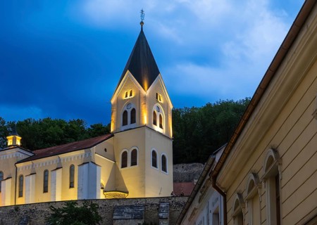 Night shot of the parish church of the Nativity of the Virgin Mary, Capital of Culture 2026,