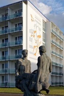 Sculpture Family in front of the Morada Strandhotel Baltic resort Kühlungsborn, Kühlungsborn,
