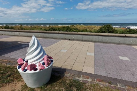 Decorative sundae with strawberries and icing on the cake, eye-catcher on the beach promenade,