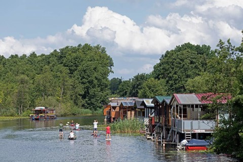 Canoeing, stand-up paddling, boathouses, holiday homes on the canal between Mirower See and