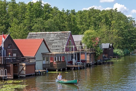 Canoeing, boathouses, holiday homes on the canal between Mirower See and Zotzensee, Mirow,