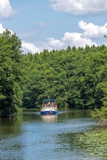 Houseboat, canal between Mirower See and Zotzensee, Mecklenburg Lake District,