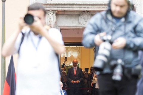 Friedrich Merz (CDU, German Chancellor) waits behind photographers for Emmanuel Macron (President
