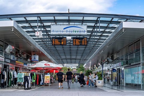Europaring, B8 shopping centre Rialto Boulevard Leverkusen Mitte, shops, restaurants on the bridge