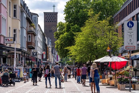 Wiesdorfer Platz shopping street, shops and restaurants, Leverkusen city centre, North