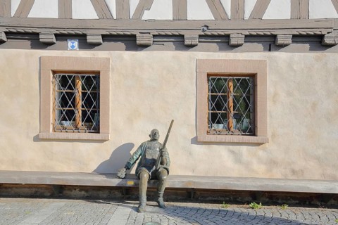 Sculpture Herbert König Suhl original in front of the arms museum, bronze sculpture, hunter with
