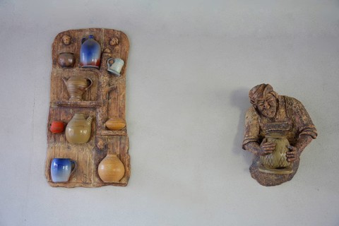 Pottery as decoration, potter, pottery, arts and crafts, jugs, drinking vessels, vases, mugs,