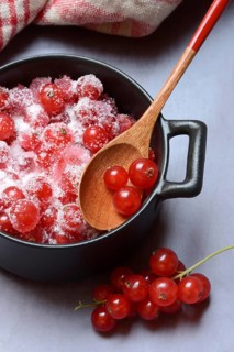 Redcurrants with sugar in pots, Ribes rubrum