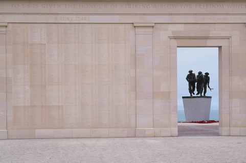 Three fighting soldiers, sculpture, British Normandy Memorial, war memorial, Ver-sur-Mer, D-Day,